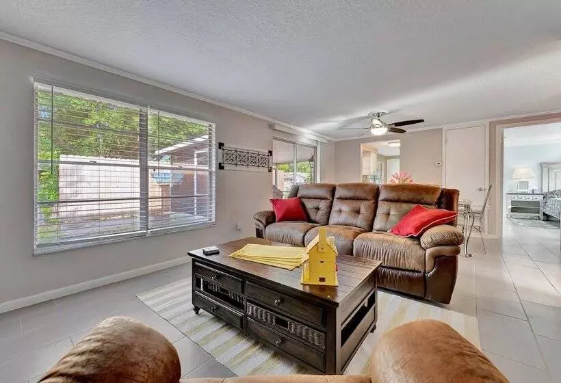 Aamiaismajoitus (B&B) Family Retreats 5 Minutes To The Beach