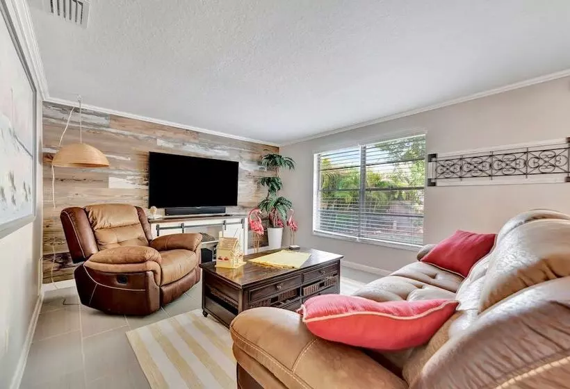 Aamiaismajoitus (B&B) Family Retreats 5 Minutes To The Beach