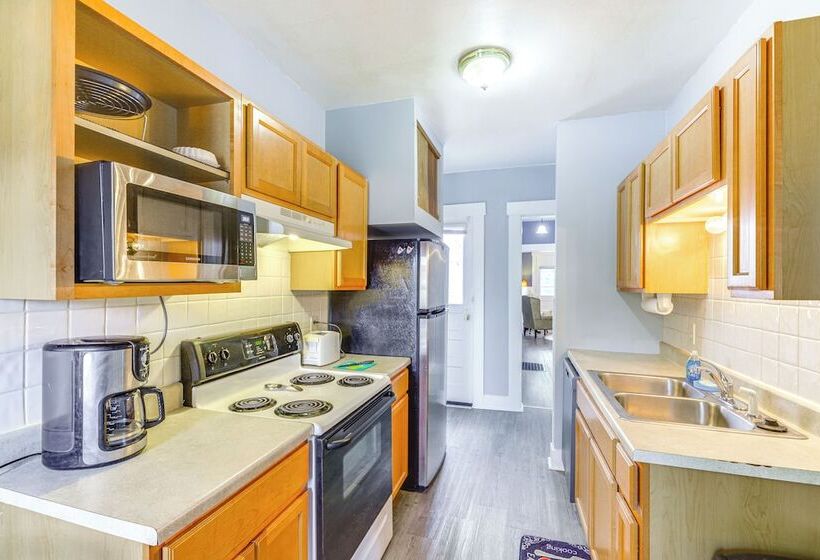 Dog Friendly Dayton Home: 1 Mi To Downtown!