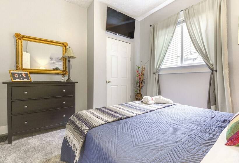 Dog Friendly Dayton Home: 1 Mi To Downtown!