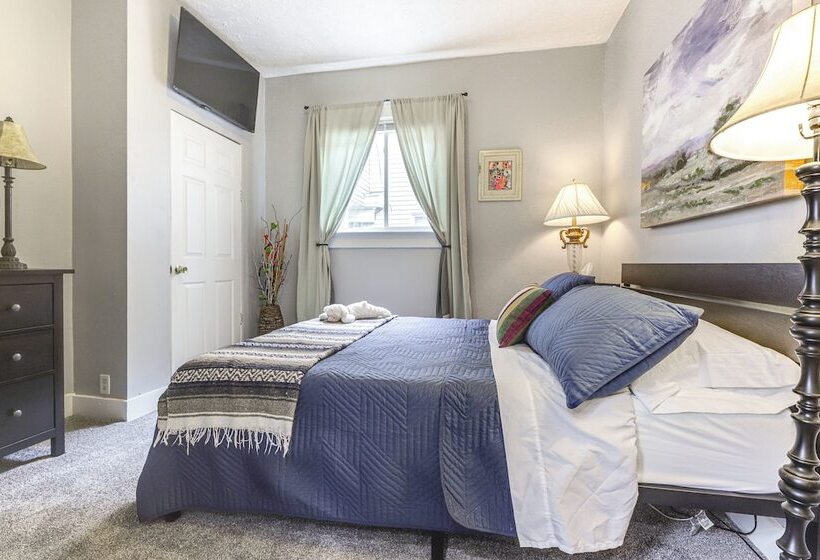 Dog Friendly Dayton Home: 1 Mi To Downtown!