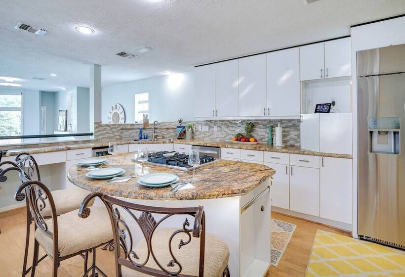 Exquisite Canal Front Home: Access To Lake Conroe!