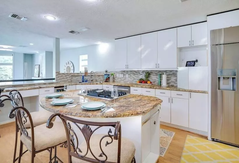 Exquisite Canal Front Home: Access To Lake Conroe!