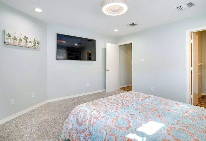 Exquisite Canal Front Home: Access To Lake Conroe!