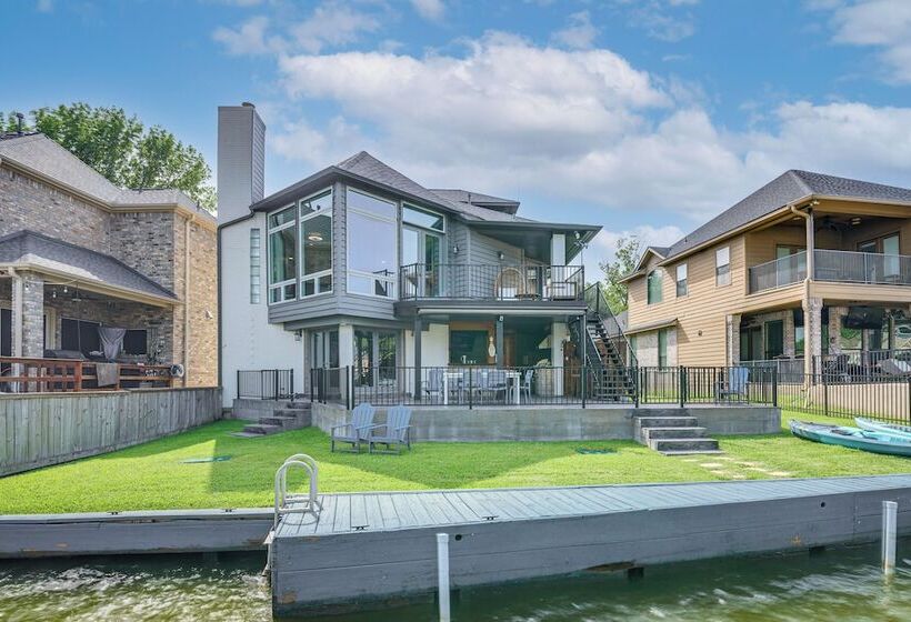 Exquisite Canal Front Home: Access To Lake Conroe!