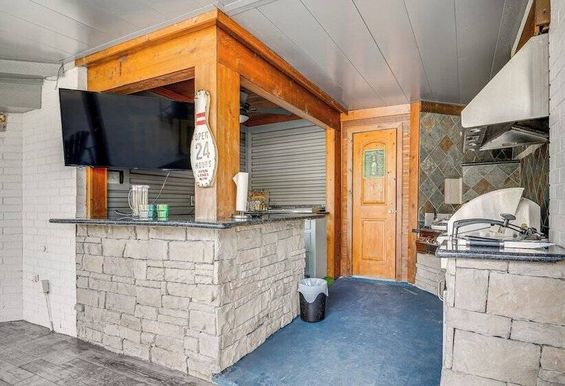 Exquisite Canal Front Home: Access To Lake Conroe!