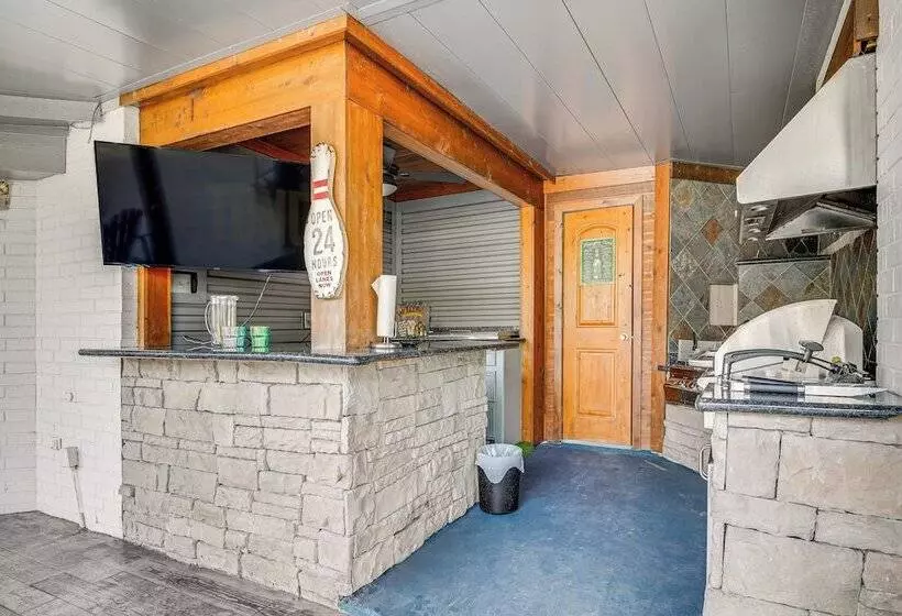 Exquisite Canal Front Home: Access To Lake Conroe!