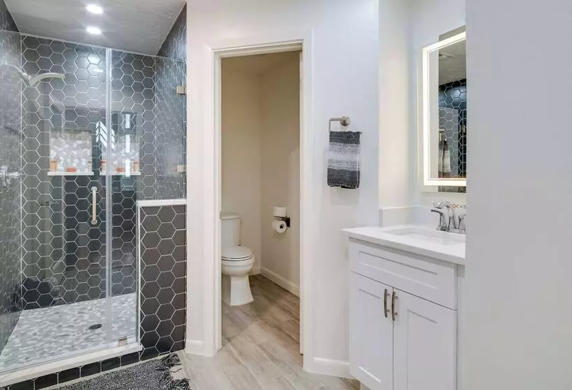 Exquisite Canal Front Home: Access To Lake Conroe!