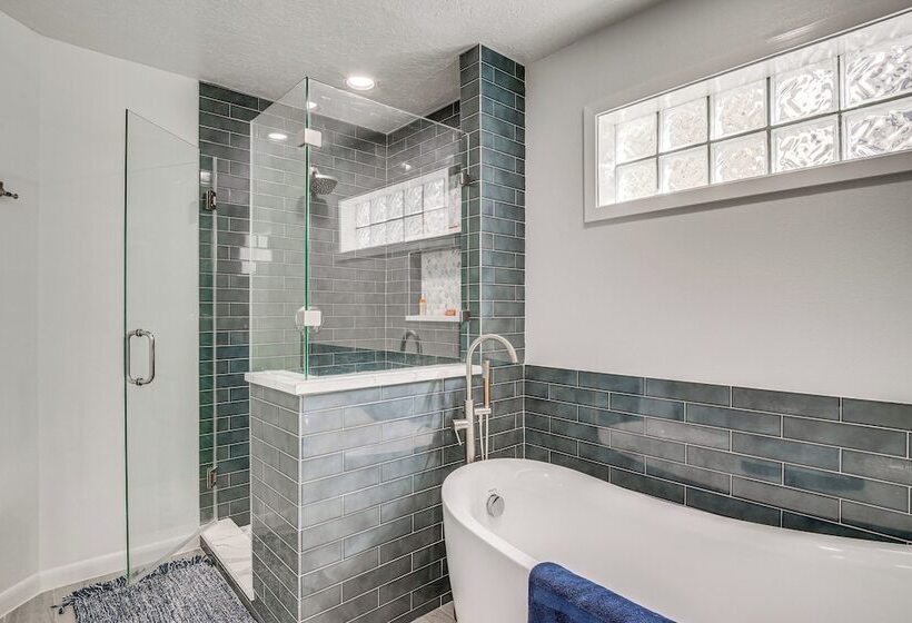 Exquisite Canal Front Home: Access To Lake Conroe!