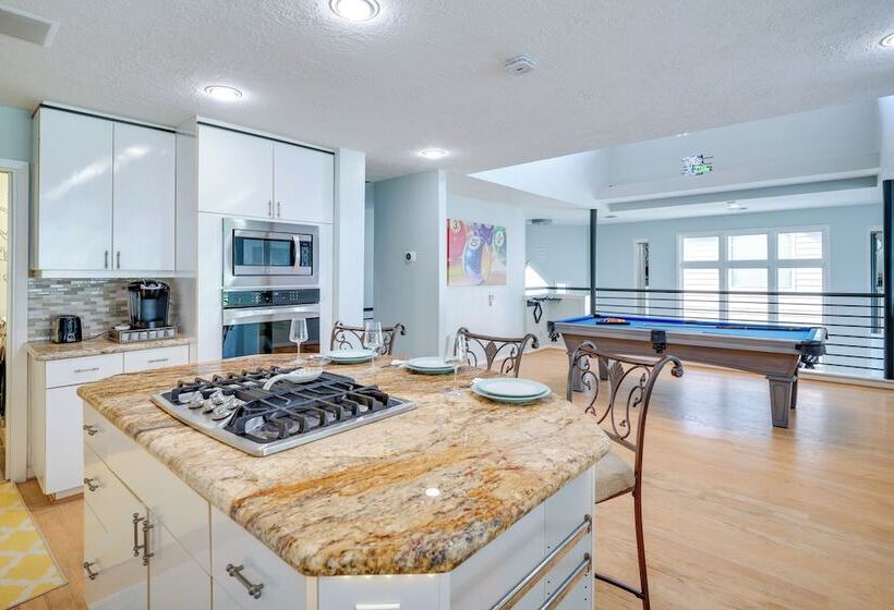 Exquisite Canal Front Home: Access To Lake Conroe!