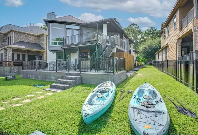 Exquisite Canal Front Home: Access To Lake Conroe!