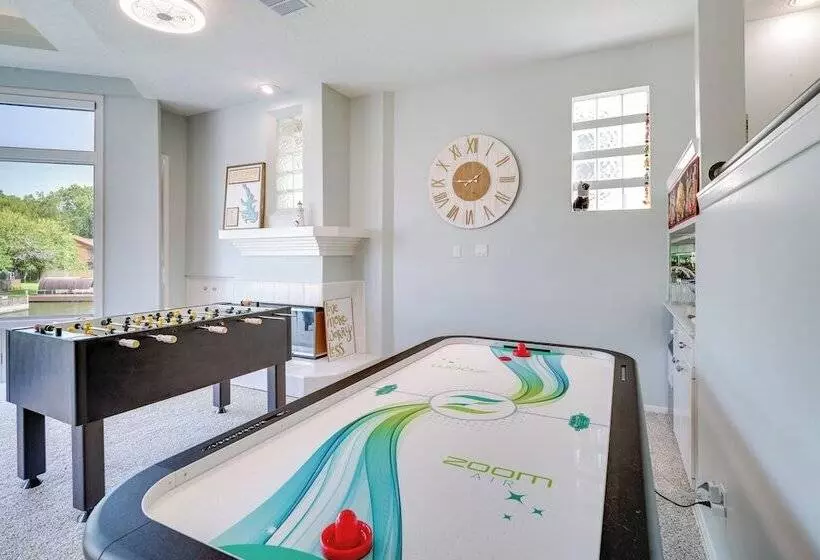 Exquisite Canal Front Home: Access To Lake Conroe!