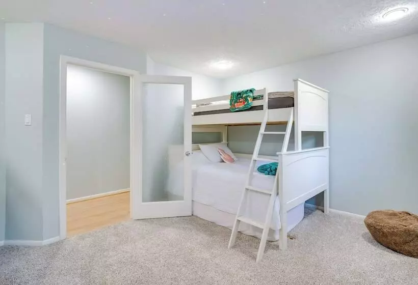 Exquisite Canal Front Home: Access To Lake Conroe!