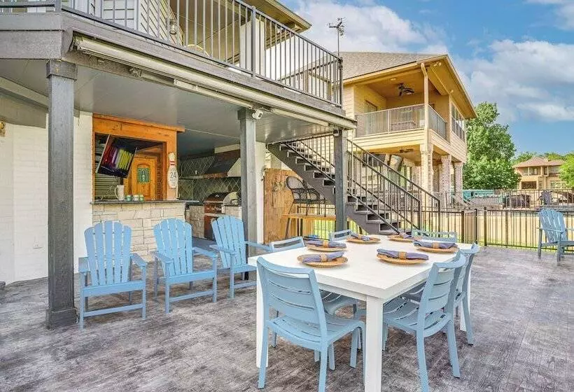 Exquisite Canal Front Home: Access To Lake Conroe!