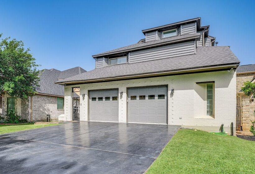 Exquisite Canal Front Home: Access To Lake Conroe!