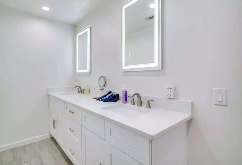 Exquisite Canal Front Home: Access To Lake Conroe!