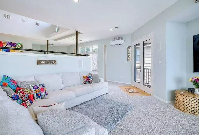 Exquisite Canal Front Home: Access To Lake Conroe!