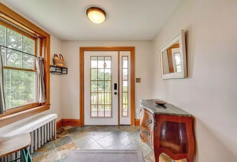 Family Friendly Retreat In Barre: 2 Spacious Decks