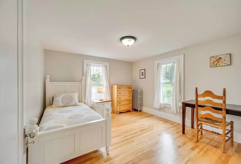 Family Friendly Retreat In Barre: 2 Spacious Decks