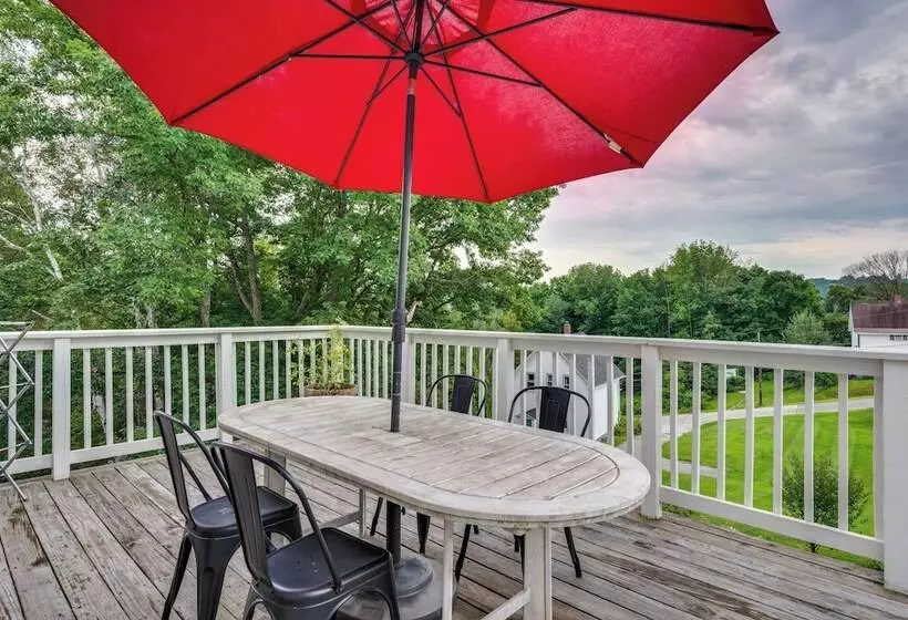 Family Friendly Retreat In Barre: 2 Spacious Decks