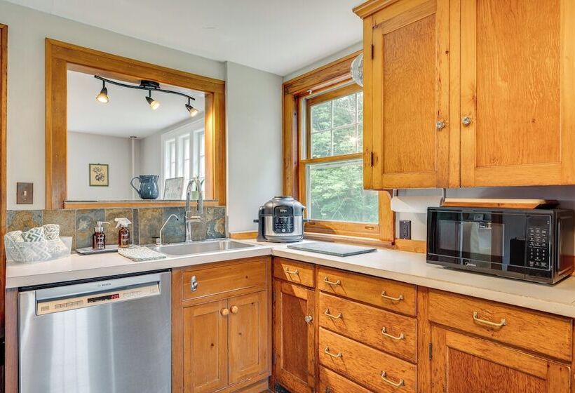 Family Friendly Retreat In Barre: 2 Spacious Decks