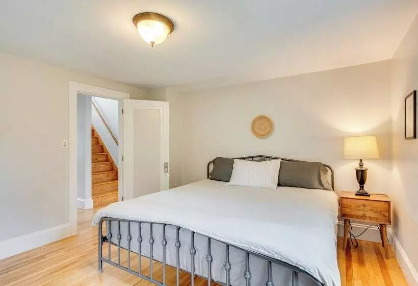 Family Friendly Retreat In Barre: 2 Spacious Decks