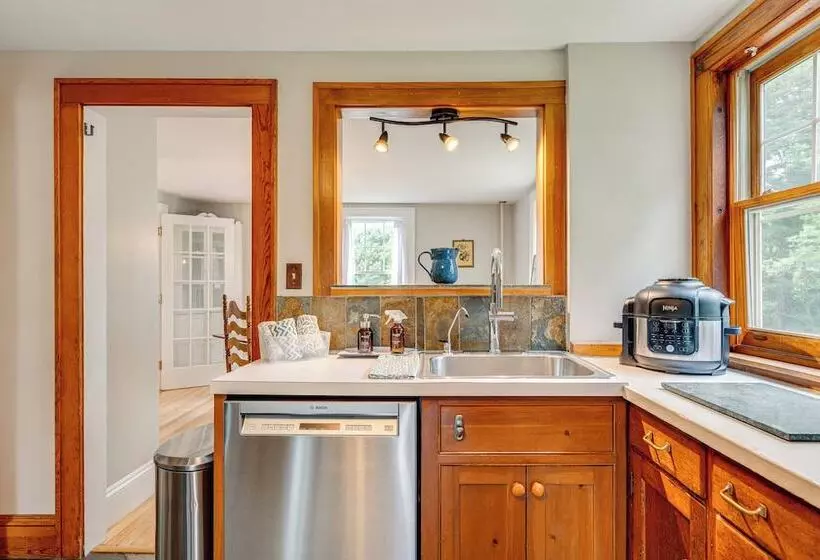 Family Friendly Retreat In Barre: 2 Spacious Decks