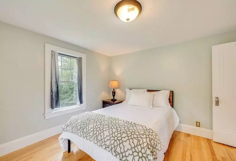 Family Friendly Retreat In Barre: 2 Spacious Decks