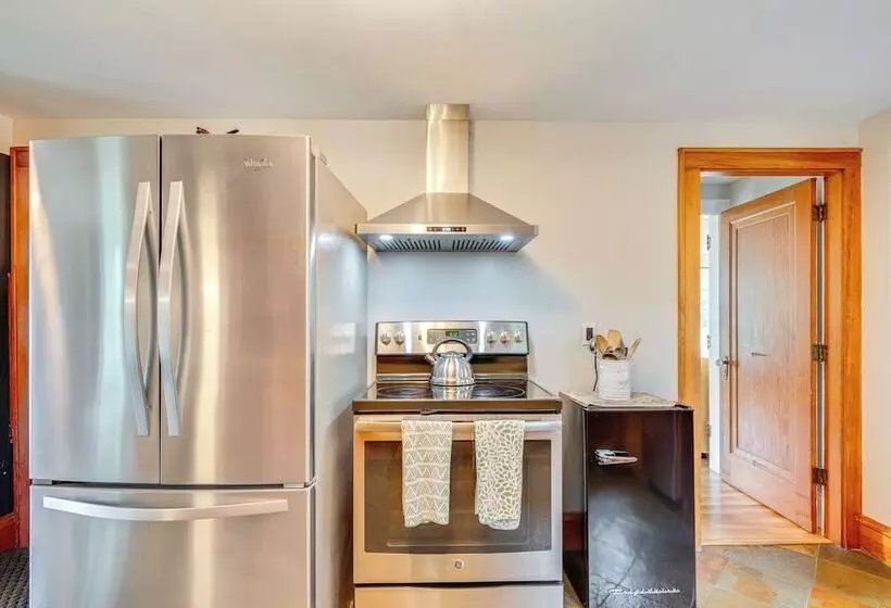 Family Friendly Retreat In Barre: 2 Spacious Decks