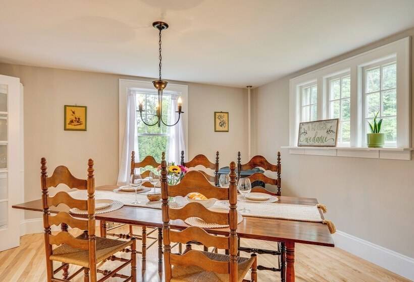 Family Friendly Retreat In Barre: 2 Spacious Decks