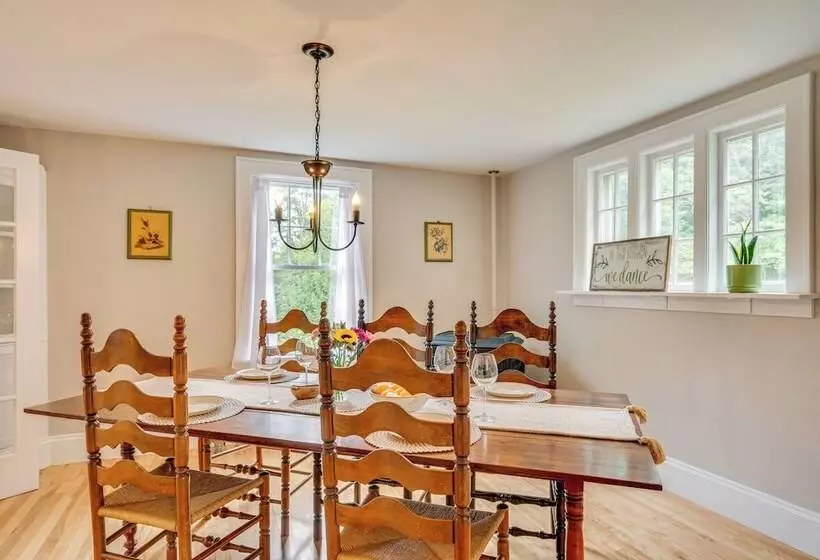 Family Friendly Retreat In Barre: 2 Spacious Decks