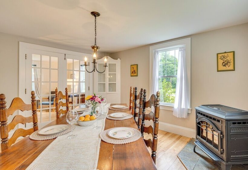 Family Friendly Retreat In Barre: 2 Spacious Decks