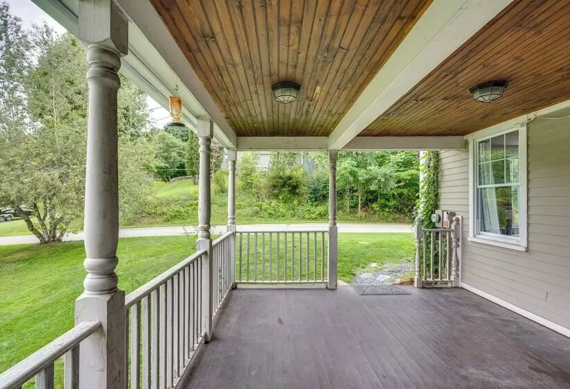 Family Friendly Retreat In Barre: 2 Spacious Decks