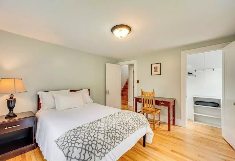 Family Friendly Retreat In Barre: 2 Spacious Decks