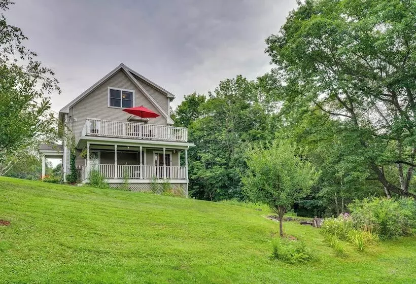 Family Friendly Retreat In Barre: 2 Spacious Decks