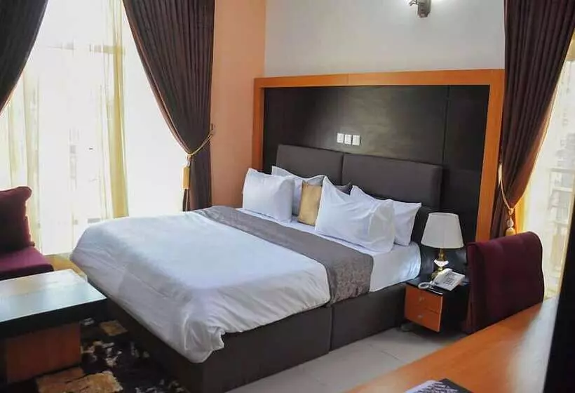 G-throne Hotel And Suites