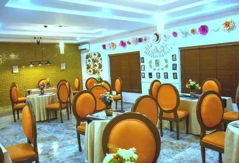 G-throne Hotel And Suites