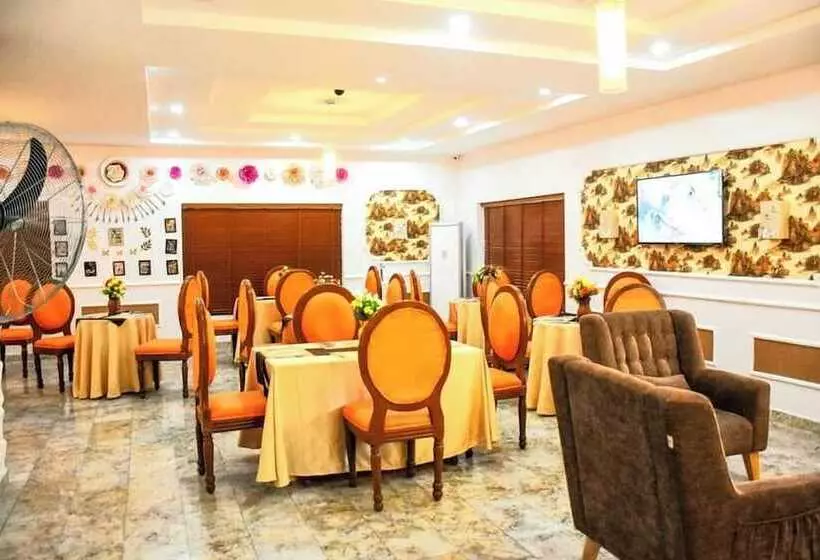 G-throne Hotel And Suites