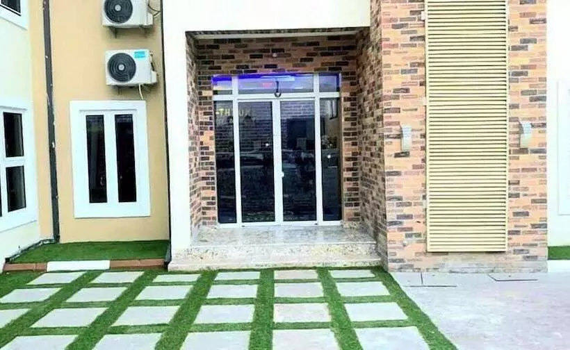 G-throne Hotel And Suites