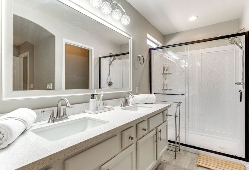 Gilbert Home Near Dtwn: Fire Pits, Grill & More!