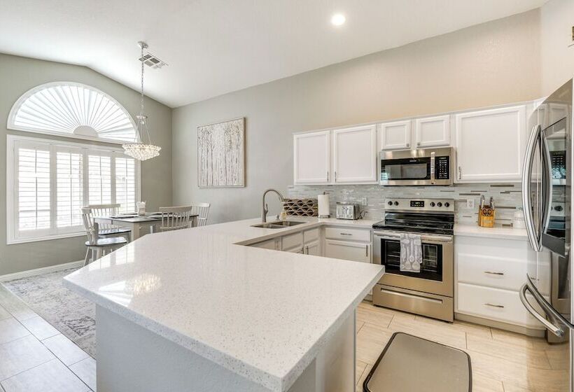 Gilbert Home Near Dtwn: Fire Pits, Grill & More!