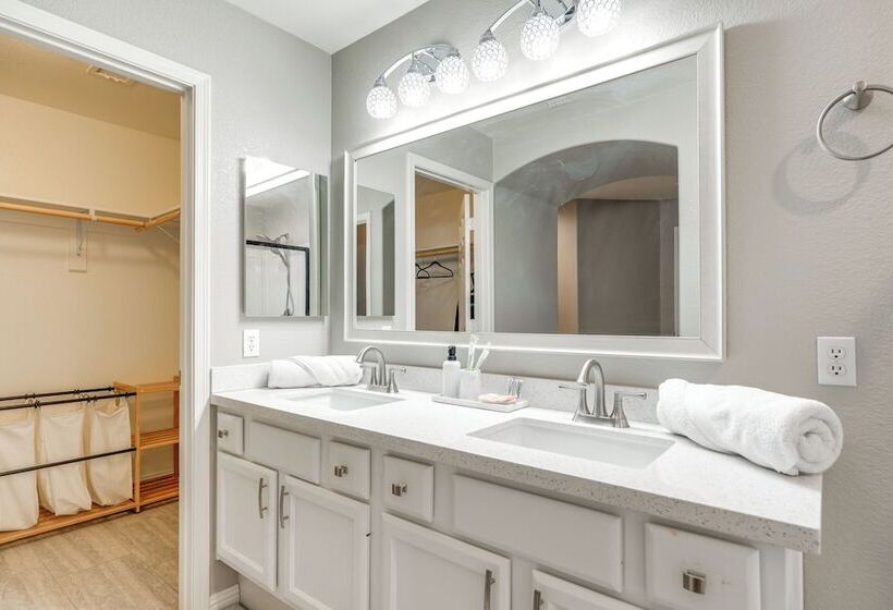 Gilbert Home Near Dtwn: Fire Pits, Grill & More!