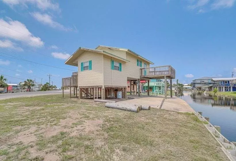 Gulf Of Mexico Beach Cottage: Walk To Boat Ramp!