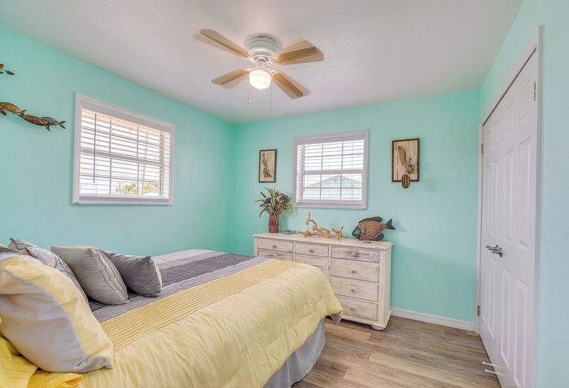 Gulf Of Mexico Beach Cottage: Walk To Boat Ramp!