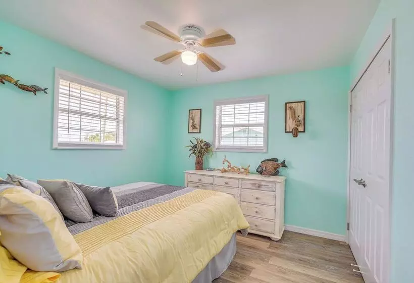 Gulf Of Mexico Beach Cottage: Walk To Boat Ramp!