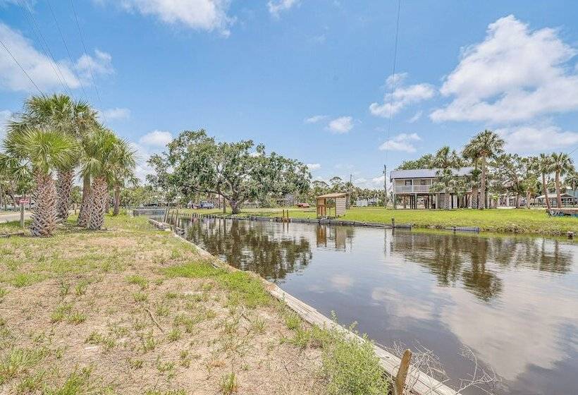 Gulf Of Mexico Beach Cottage: Walk To Boat Ramp!