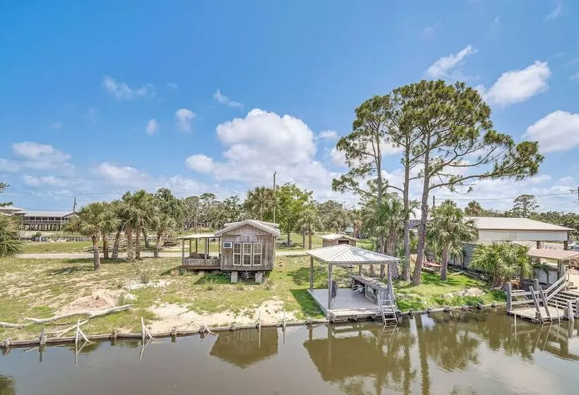 Gulf Of Mexico Beach Cottage: Walk To Boat Ramp!