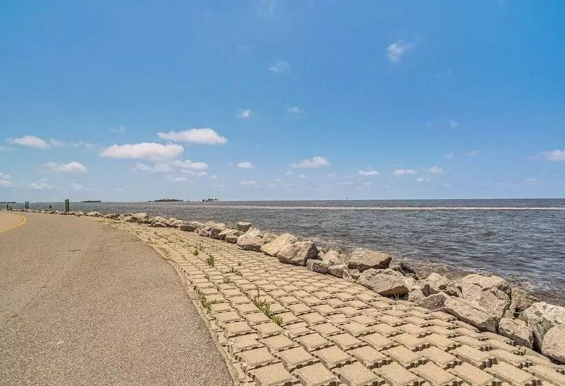 Gulf Of Mexico Beach Cottage: Walk To Boat Ramp!