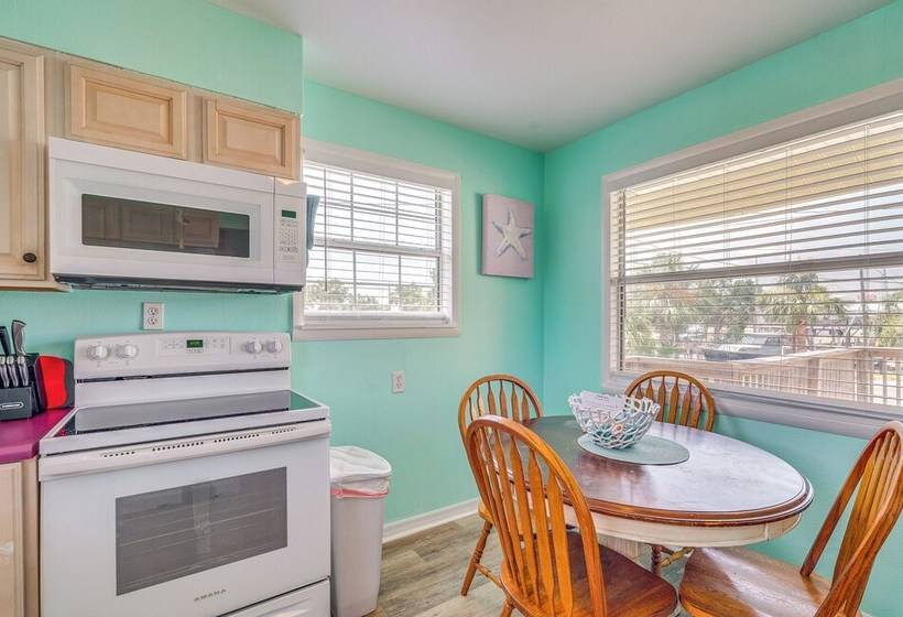 Gulf Of Mexico Beach Cottage: Walk To Boat Ramp!