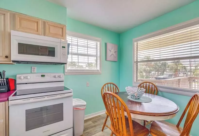 Gulf Of Mexico Beach Cottage: Walk To Boat Ramp!